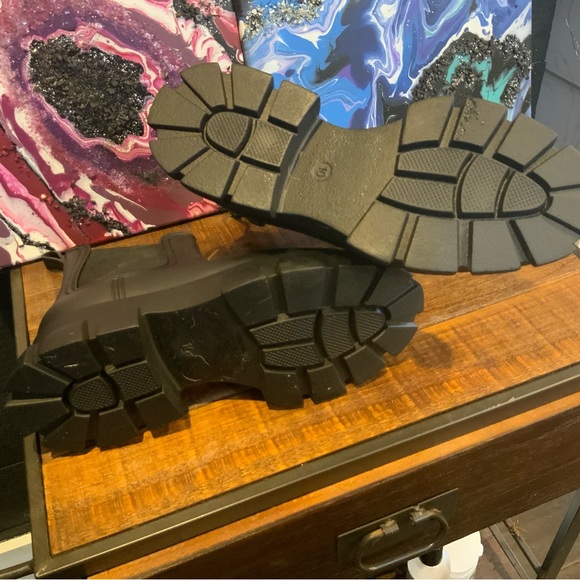 Jeffrey Campbell Women’s Matte Black  Chelsea Lugsole Rain Boots 10M NEW - Picture 2 of 3